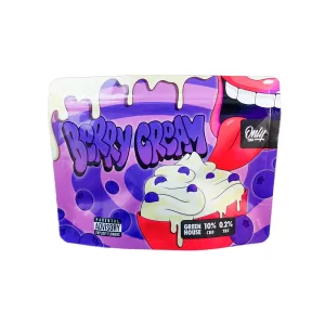 Imagen de un producto denominado "Berry Cream" con diseño gráfico colorido y estilizado, en tonos morados y detalles de bayas. Presenta una ilustración caricaturesca de una boca con lengua y dientes blancos, insinuando sabor y frescura. Incluye el logotipo "Only CBD", y menciona "CBD10% 0.2% THC". Con una etiqueta que lee "Parental Advisory Explicit Flavors". El empaque sugiere un producto de CBD, quizás un comestible o una esencia, con un enfoque en el mercado español, utilizando palabras clave como "CBD en España", "productos de CBD", "sabores de CBD", "bienestar" y "alternativas naturales".